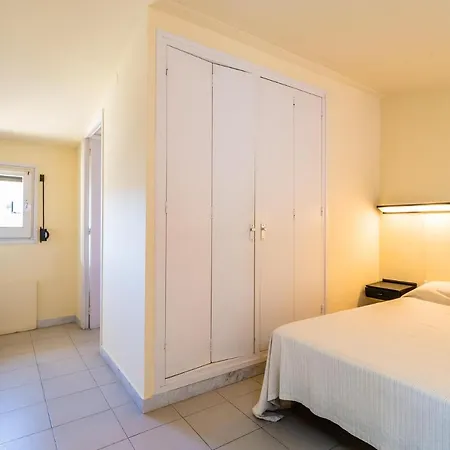 B-5 4 Pax Apartment